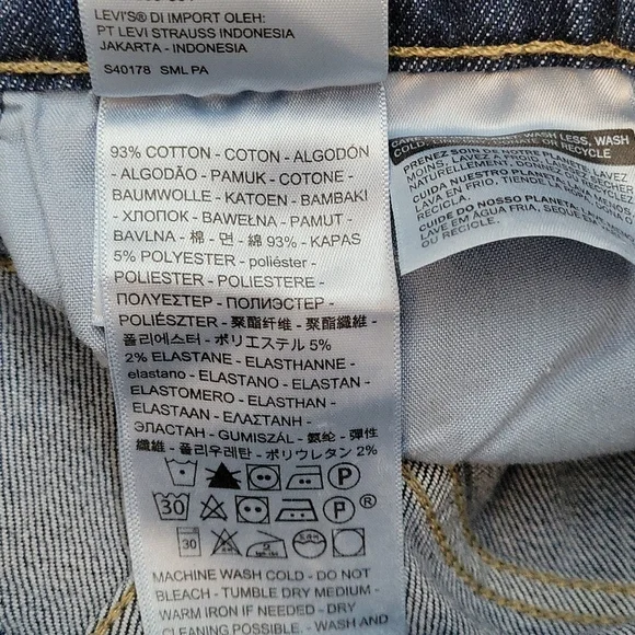 LEVIS MILE HIGH CROPPED WIDE LEGGED RED PIPING JEANS - Picture 5 of 8